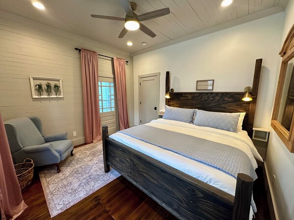 2 bedrooms, desk, free WiFi, bed sheets