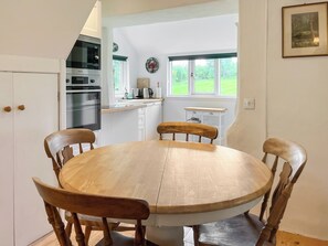 Dining - 1 bedroom accommodation in Glenisla, near Blairgowrie (Glenisla, near Blairgowrie)