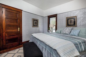 2 chambres, fer et planche à repasser, Wi-Fi, draps fournis