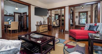 Escape it all in this 2-bedroom house with WiFi and AC in quaint Kempton