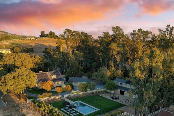 House (3 Bedrooms) | Interior - Wine Country Estate by Avantstay Pool, Spa, Barn (Sonoma)