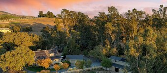 ไวน์ คันทรี เอสเตท บาย อวองต์สเตย์ พูล สปา บาร์น