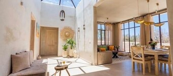 Villa with Private Pool and Staff