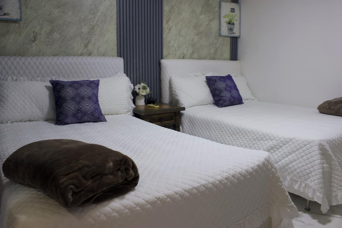 Habitación estándar doble | 1 dormitorio, cortinas opacas, wifi gratis y ropa de cama
