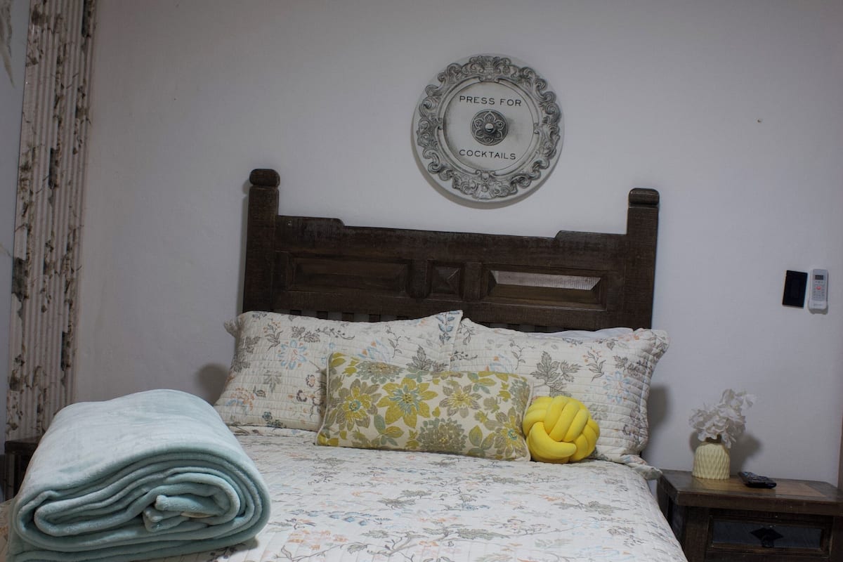 Habitación individual estándar | 1 dormitorio, cortinas opacas, wifi gratis y ropa de cama
