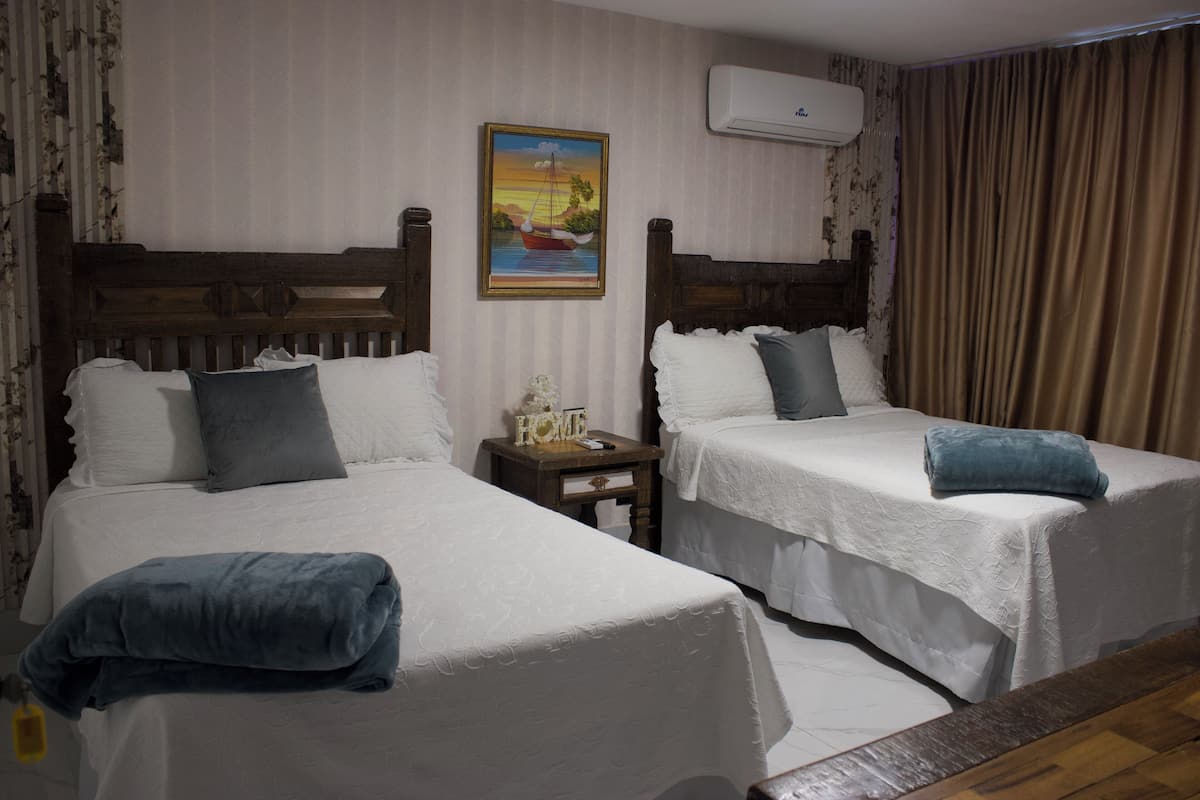Habitación Deluxe doble | 1 dormitorio, cortinas opacas, wifi gratis y ropa de cama