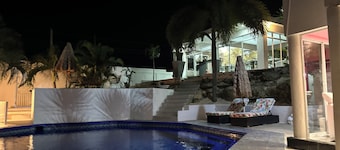 Onyx luxury rd  