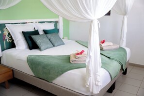 4 bedrooms, internet, bed sheets