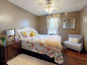 2 bedrooms, iron/ironing board, WiFi, bed sheets