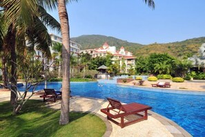 Outdoor pool - Youjia Holiday Apartment Sanya Yalongwan Shenya Feicuigu (Sanya)
