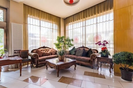 Interior. Beijing Sky House Business Hotel (Capital Airport Xinguozhan Branch)
