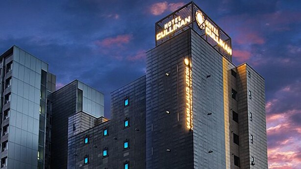 A modern hotel building with a prominent sign at the top. - Hotel Cullinan Yongin (Yongin-si)