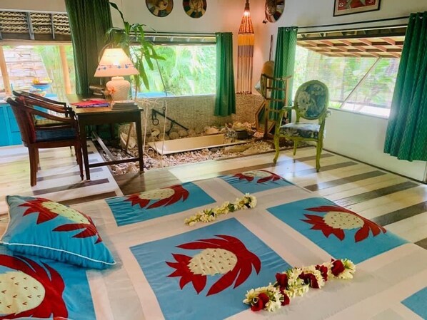 1 soverom, safe på rommet, skrivebord og strykejern/-brett