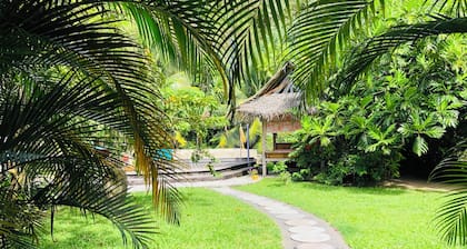 Polynesian Bungalow"SEASHELL" private bath AC avec piscine partagée