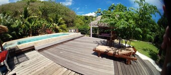 Polynesian Bungalow"seashell" Private Bath AC with shared swimming pool