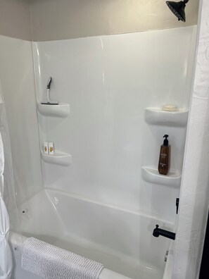 Hair dryer, towels, soap, shampoo - Green Bay retreat just minutes from Lambeau Field (Green Bay)