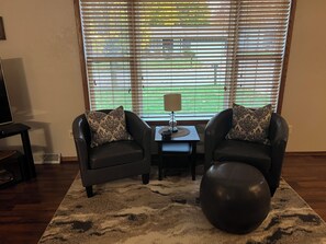 Smart TV - Green Bay retreat just minutes from Lambeau Field (Green Bay)