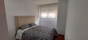 2 bedrooms, WiFi, bed sheets - Charming 2-bedroom apartment with AC, WiFi in best part of the city (Alacant)