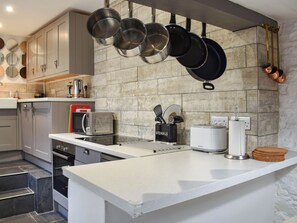 Dishwasher, high chair, cookware/dishes/utensils - 2 bedroom accommodation in Looe (Looe)