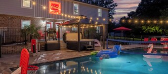"Final Frontier"- Pool, Hot Tub, Pickleball, Basketball, Pond, Arcade, Putt Putt