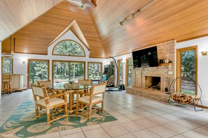 Unclassified image, 3 of 33, button