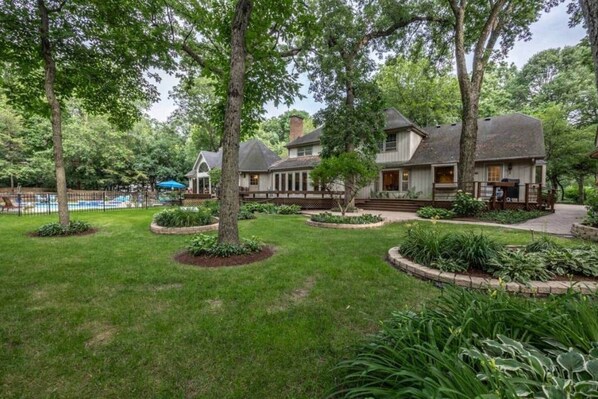 Unclassified image, 1 of 33, button