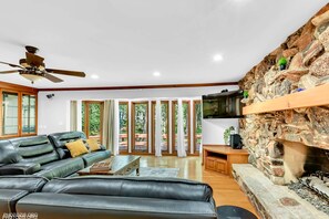 Unclassified image, 2 of 33, button