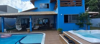 Big house with 4 bedrooms, 4 1/2 bath, barbecue area,. Pool, Jacuzzi and parking