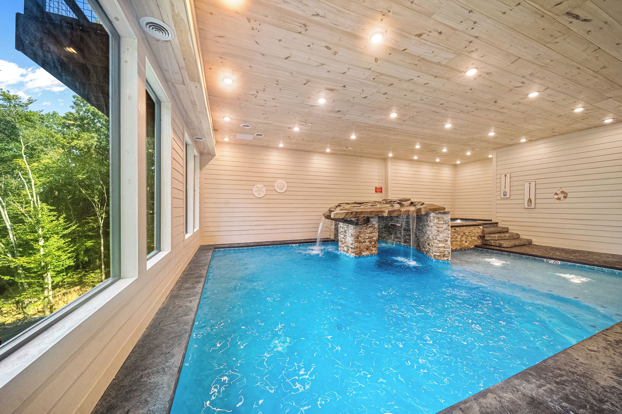 Piscina coperta, una piscina riscaldata