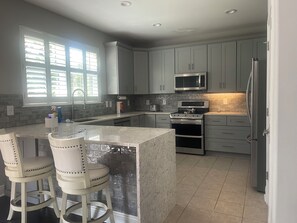 Mikrowelle, Ofen, Herdplatte, Geschirrspüler