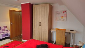 1 bedroom, desk, free WiFi, bed sheets