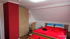 1 bedroom, desk, free WiFi, bed sheets