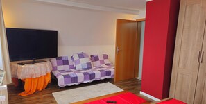 1 bedroom, desk, free WiFi, bed sheets