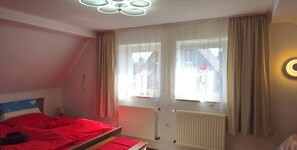 1 bedroom, desk, free WiFi, bed sheets