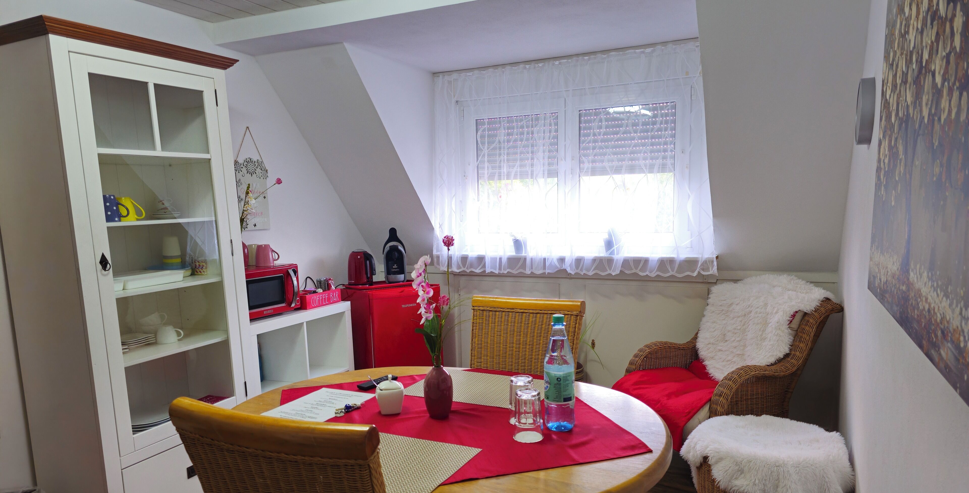 Esszimmer, 18 m2 (Kühlschrank, Mikrowelle, Tee- und Kaffeezubereiter, Geschirr)