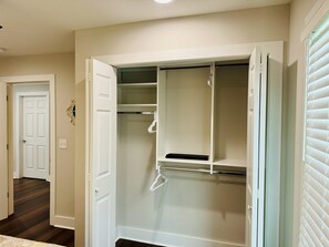 Interior - Midterm 3BR/2BA Rental near Downtown Greenville SC (Greenville)