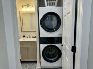 Interior - Midterm 3BR/2BA Rental near Downtown Greenville SC (Greenville)