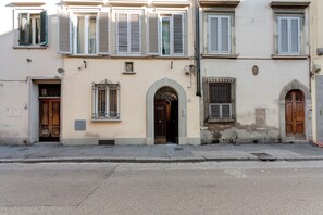 Front of property - Mamo Florence - Abigail Apartment (Florence)