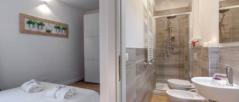 Apartment | Badezimmer | Dusche, Haartrockner, Bidet, Handtücher