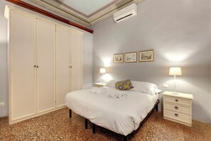Apartment | Laptop workspace, iron/ironing board, free WiFi, bed sheets - Mamo Florence - Academy House (Florence)