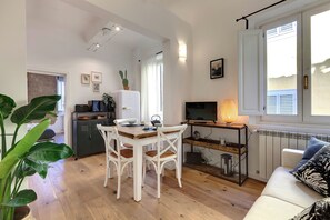 Apartment | Living area | Flat-screen TV