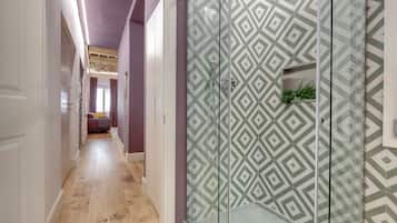 Departamento | Baño | Regadera, secadora de cabello, bidet, toallas