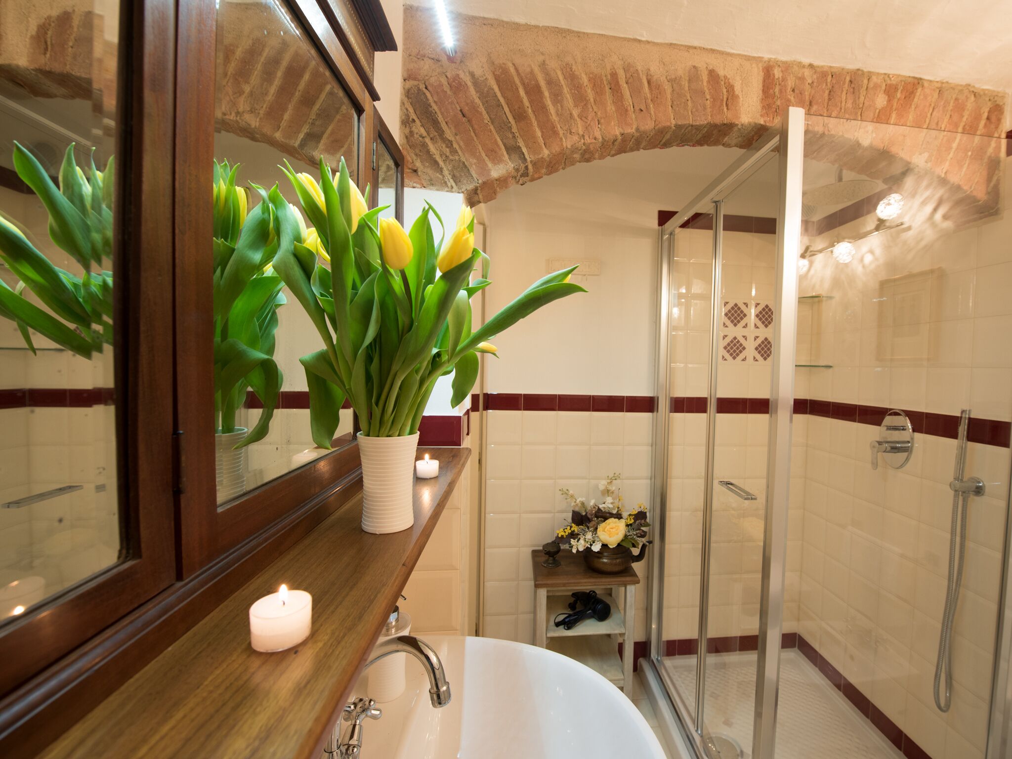 Apartment | Bathroom | Shower, hair dryer, bidet, towels
