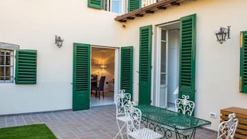 Apartment | Terrace/patio