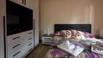 Apartment | 2 Schlafzimmer, laptopgeeigneter Arbeitsplatz, Bügeleisen/Bügelbrett