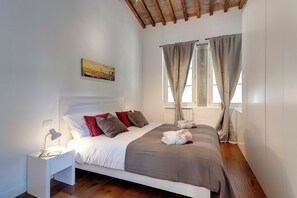 Apartment | Laptop workspace, iron/ironing board, free WiFi, bed sheets