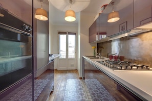 Apartment | Eigene Küche | Großer Kühlschrank, Mikrowelle, Ofen, Herdplatte