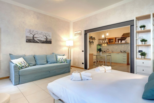 Apartment | Laptop workspace, iron/ironing board, free WiFi, bed sheets