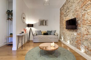 Apartment | Living area | 40-cm LCD TV with digital channels