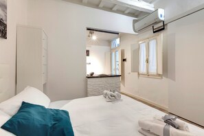 Postazione laptop, ferro/asse da stiro, Wi-Fi gratuito, lenzuola